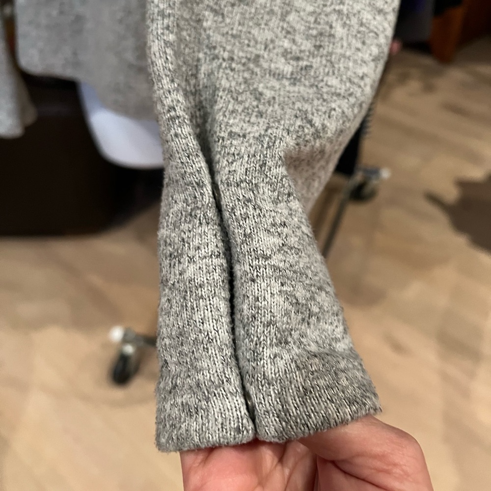 Fabletics 1/4 Zip Pullover. Gray. Size M - image 4